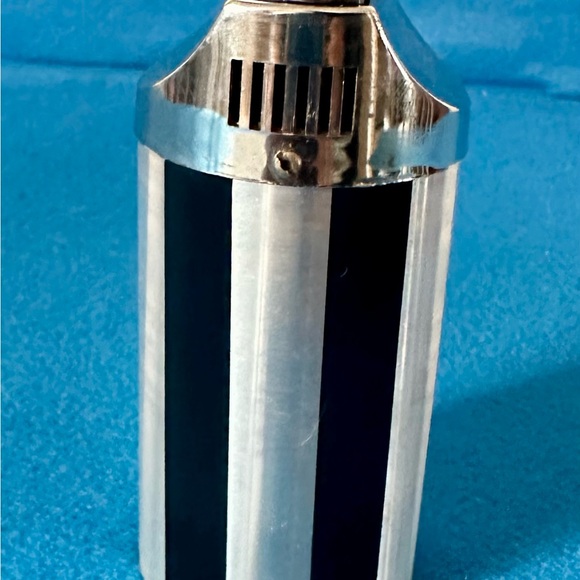 Vintage Ronson table lighter-no insert - Picture 3 of 9